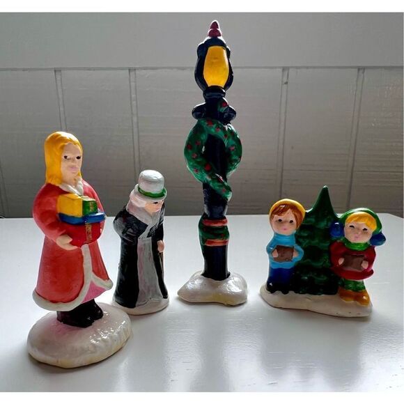 Vintage 4 Piece Ceramic Christmas Carolers and Light post - Picture 3 of 8